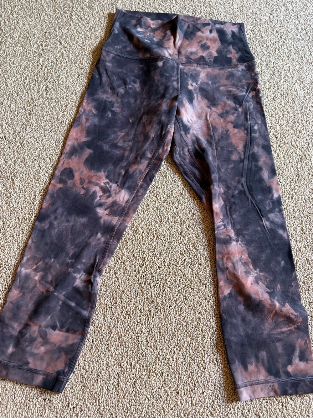 lululemon athletica Tie-Dye High-Rise Leggings in Black & purple 3/4 length
